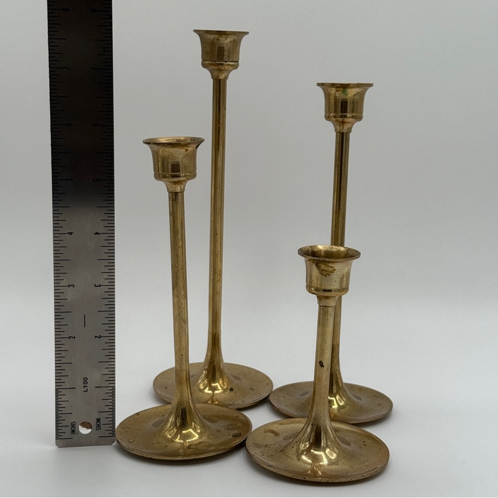 set of four brass candlesticks of varying heights holiday vintage cottagecore - Picture 7 of 7